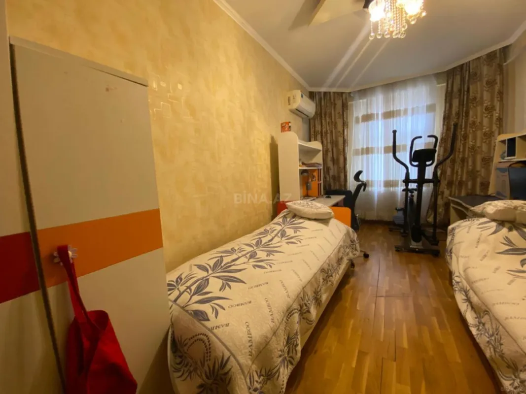 Satılır 3 otaqlı mənzil 125 m²