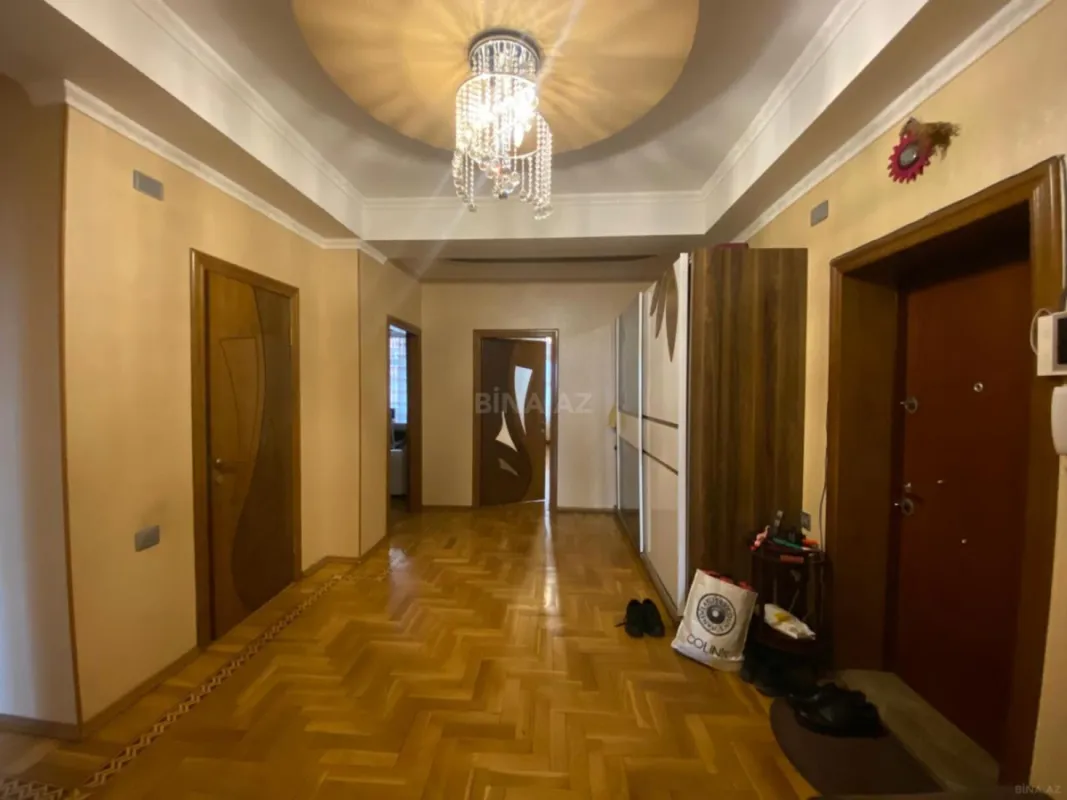 Satılır 3 otaqlı mənzil 125 m²
