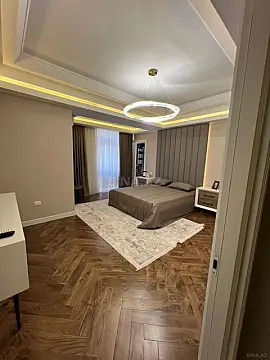 Kirayə verilir 4 otaqlı mənzil 215 m²