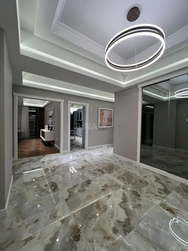 Kirayə verilir 4 otaqlı mənzil 215 m²