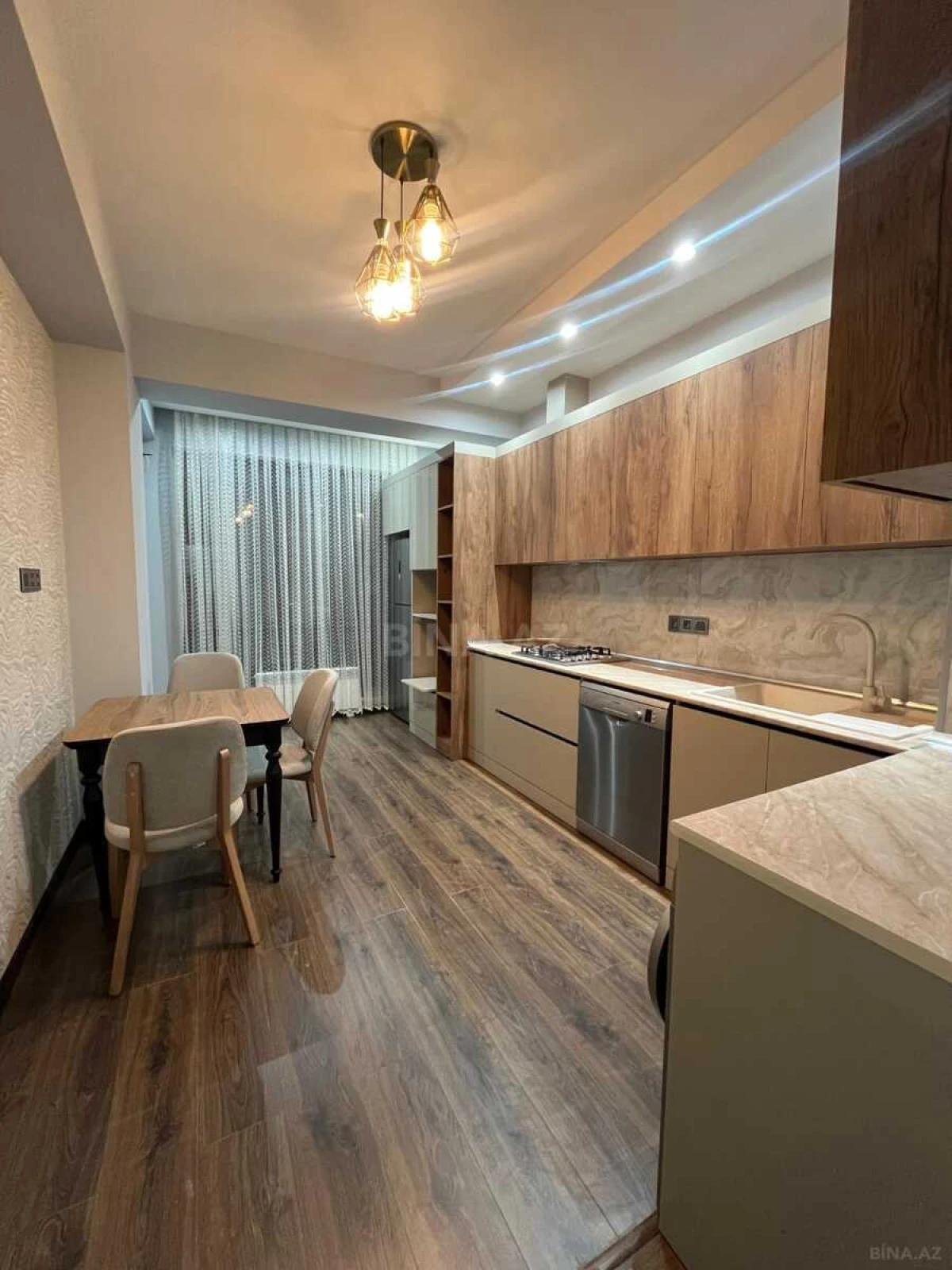 Kirayə verilir 2 otaqlı mənzil 85 m²
