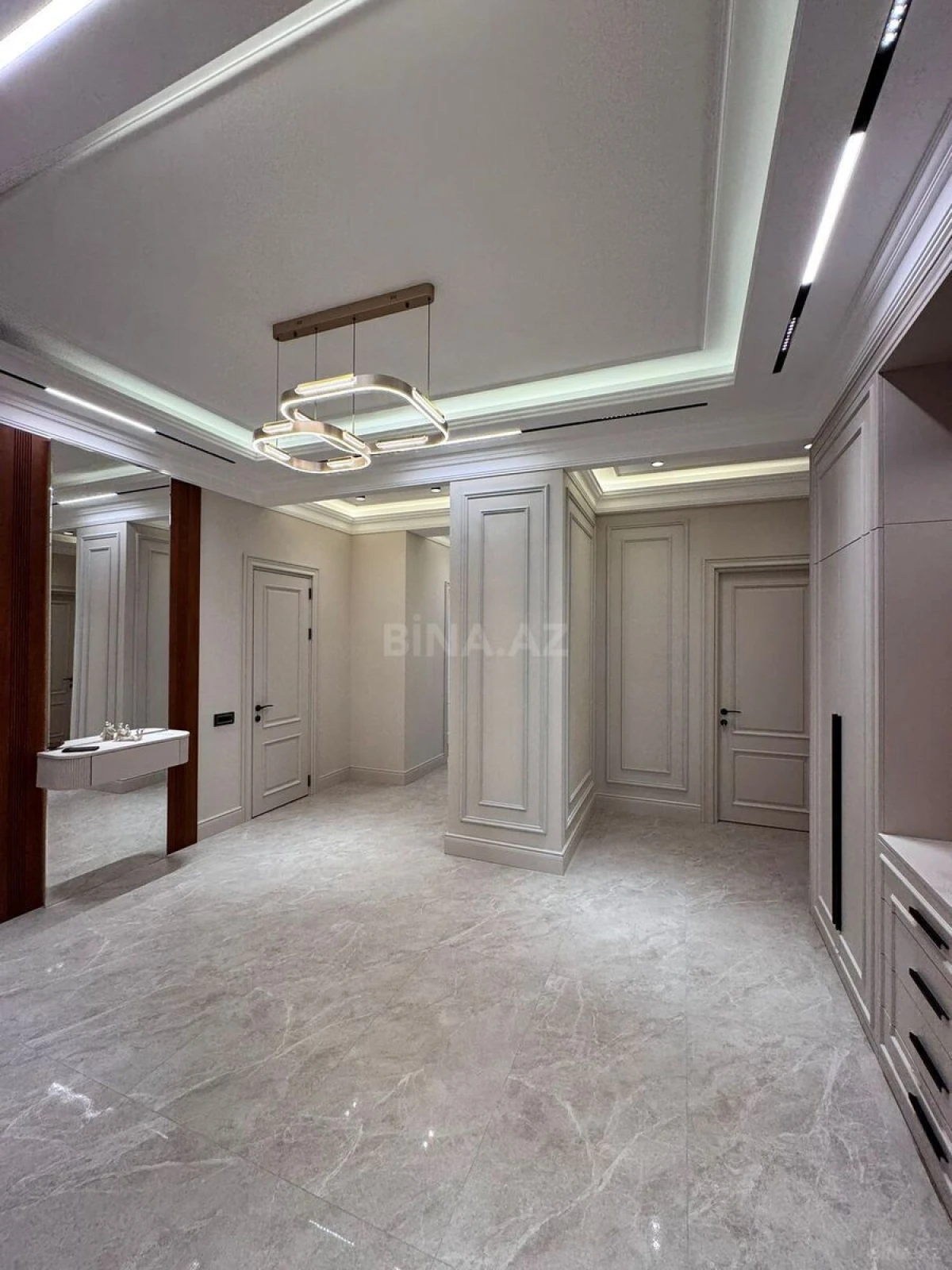 Satılır 4 otaqlı mənzil 165 m²