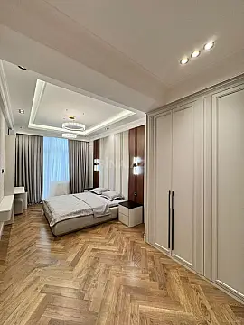 Satılır 4 otaqlı mənzil 165 m²