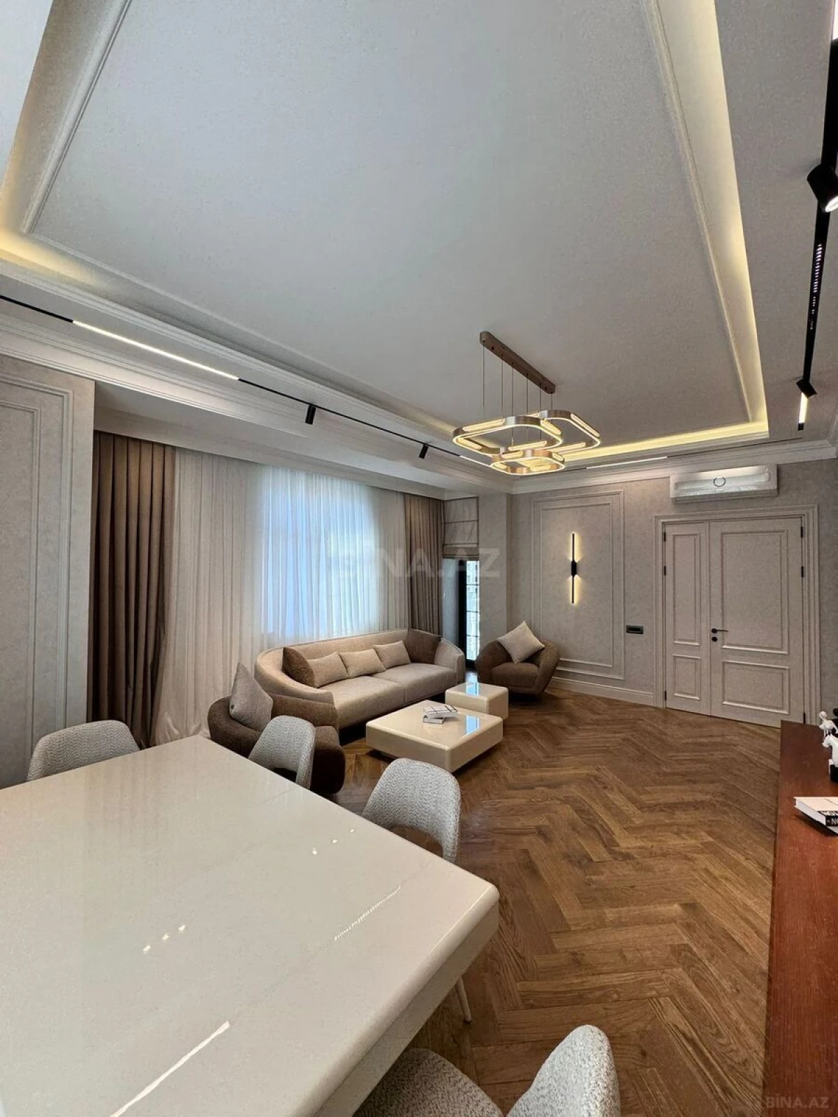 Satılır 4 otaqlı mənzil 165 m²