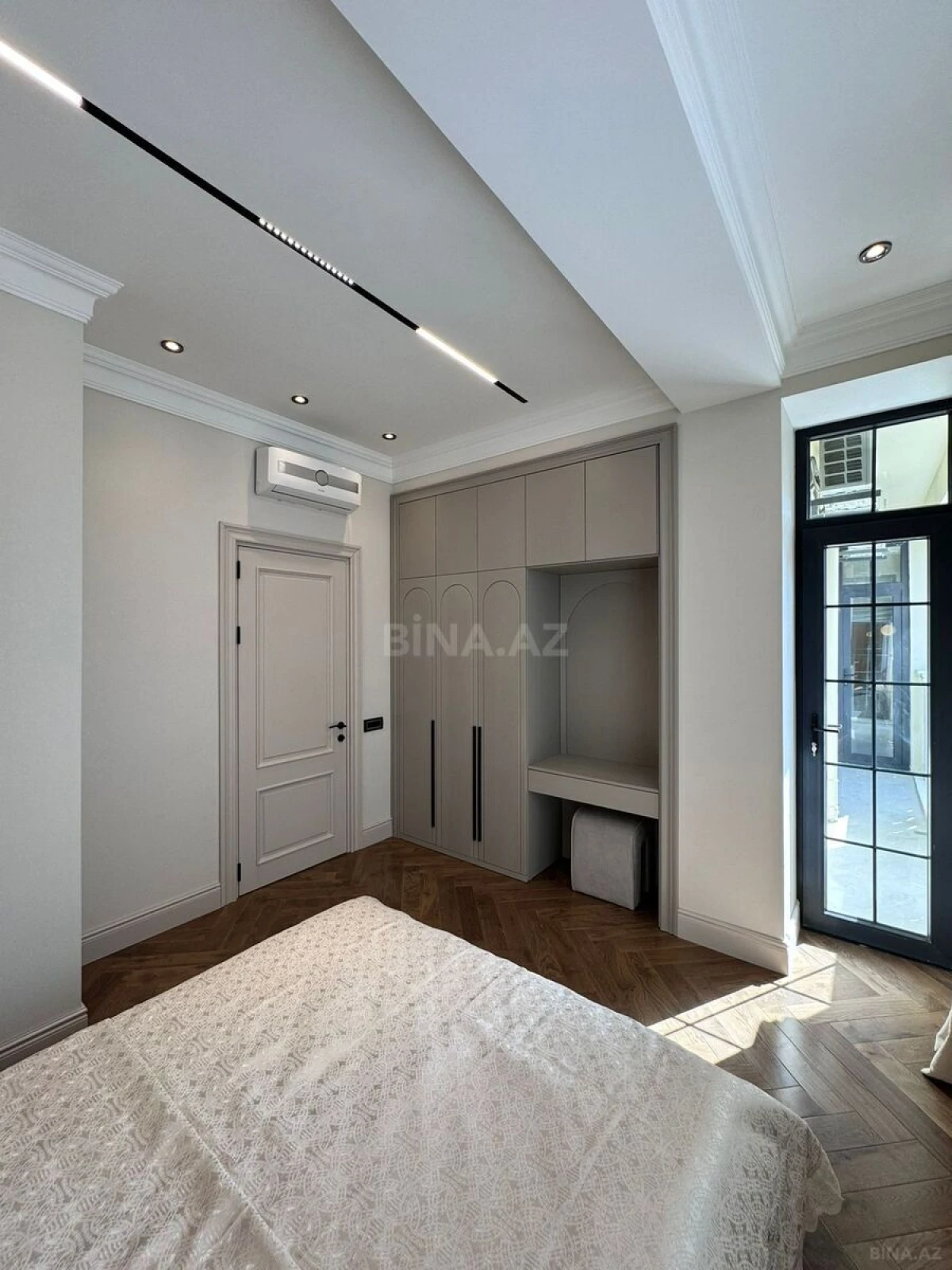 Satılır 4 otaqlı mənzil 165 m²