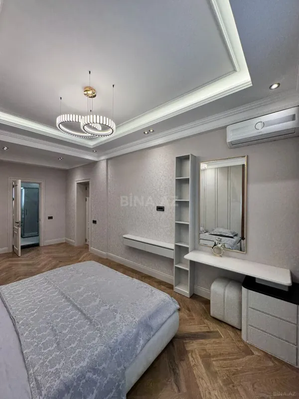Satılır 4 otaqlı mənzil 165 m²