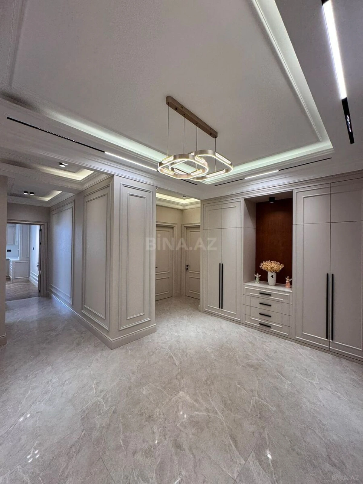 Satılır 4 otaqlı mənzil 165 m²