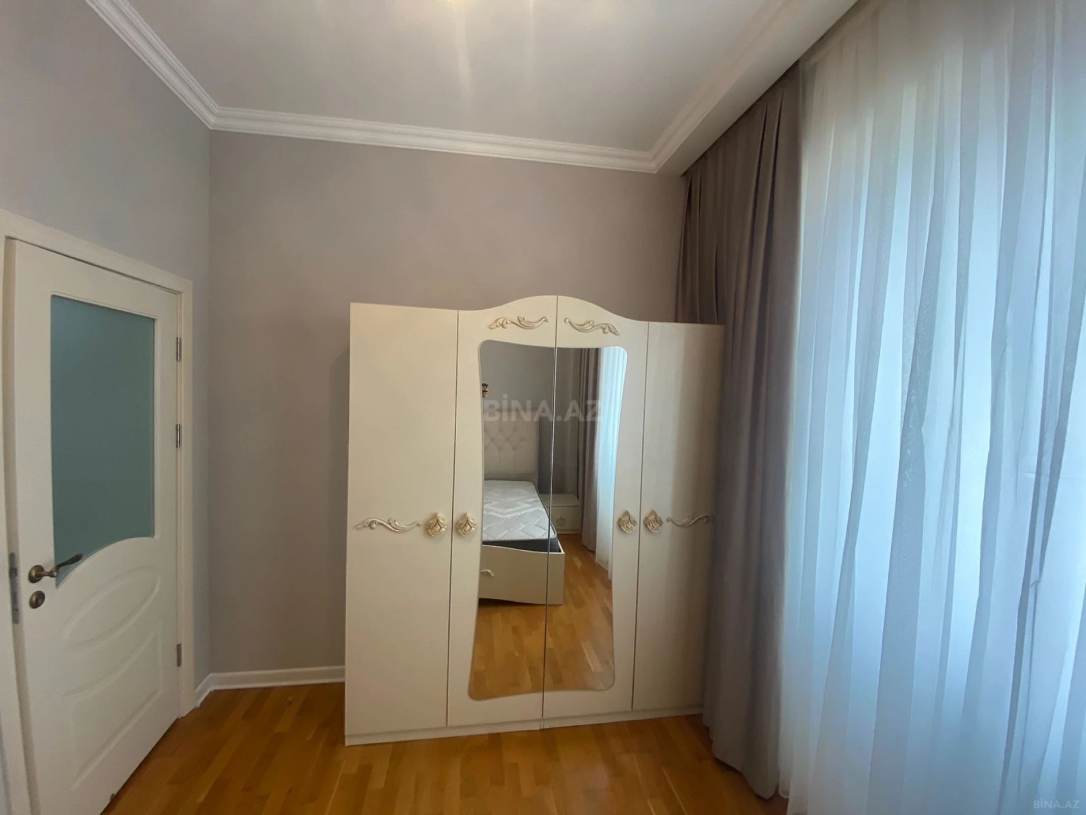 Kirayə verilir 2 otaqlı mənzil 74 m²