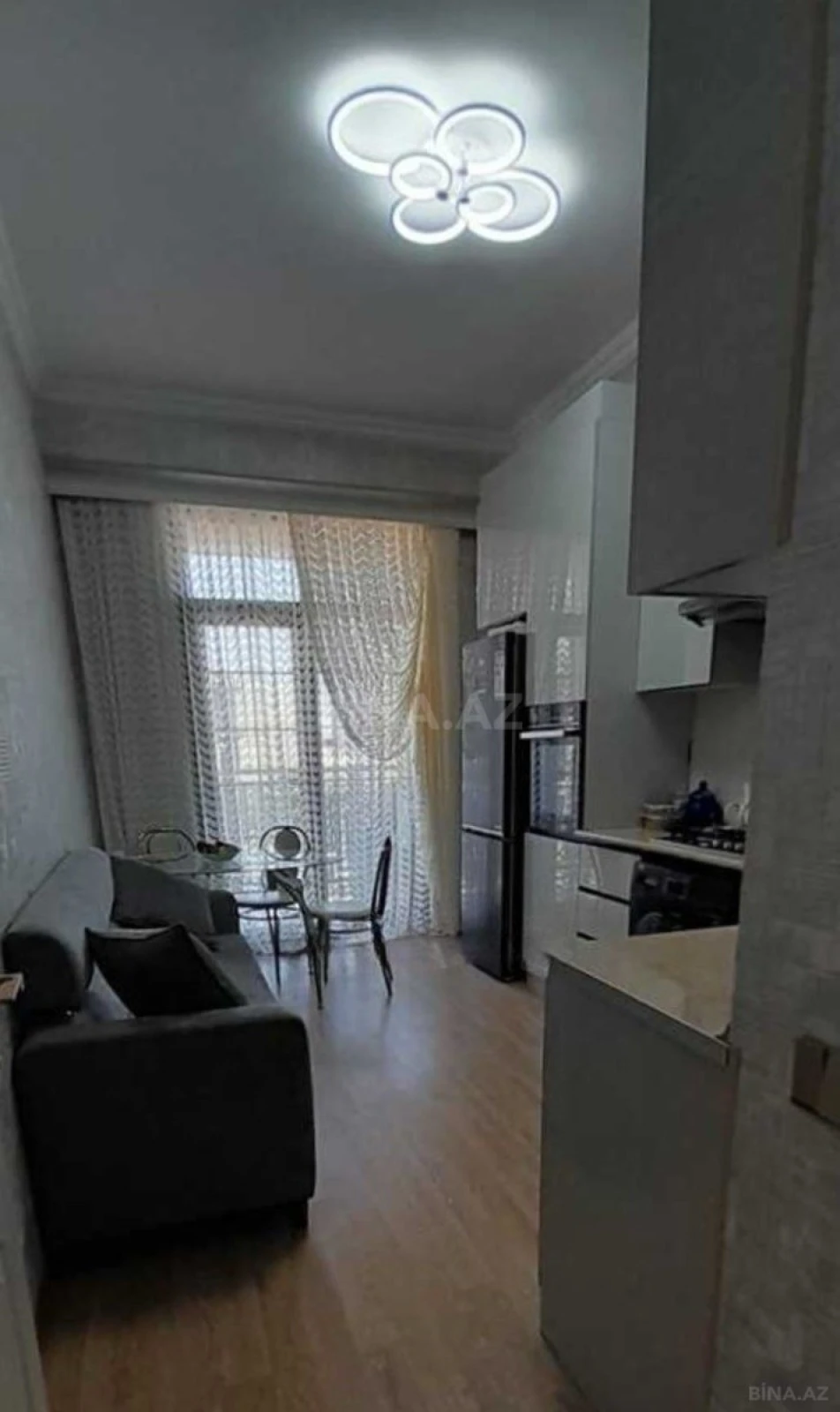 Satılır 3 otaqlı mənzil 101 m²
