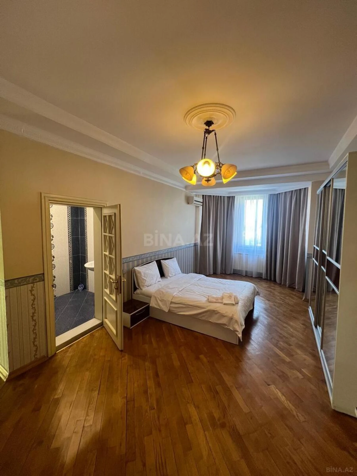 Satılır 9 otaqlı həyət evi 800 m²