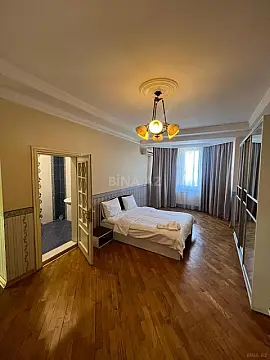 Satılır 9 otaqlı həyət evi 800 m²