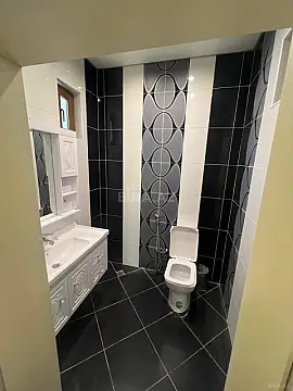 Satılır 9 otaqlı həyət evi 800 m²