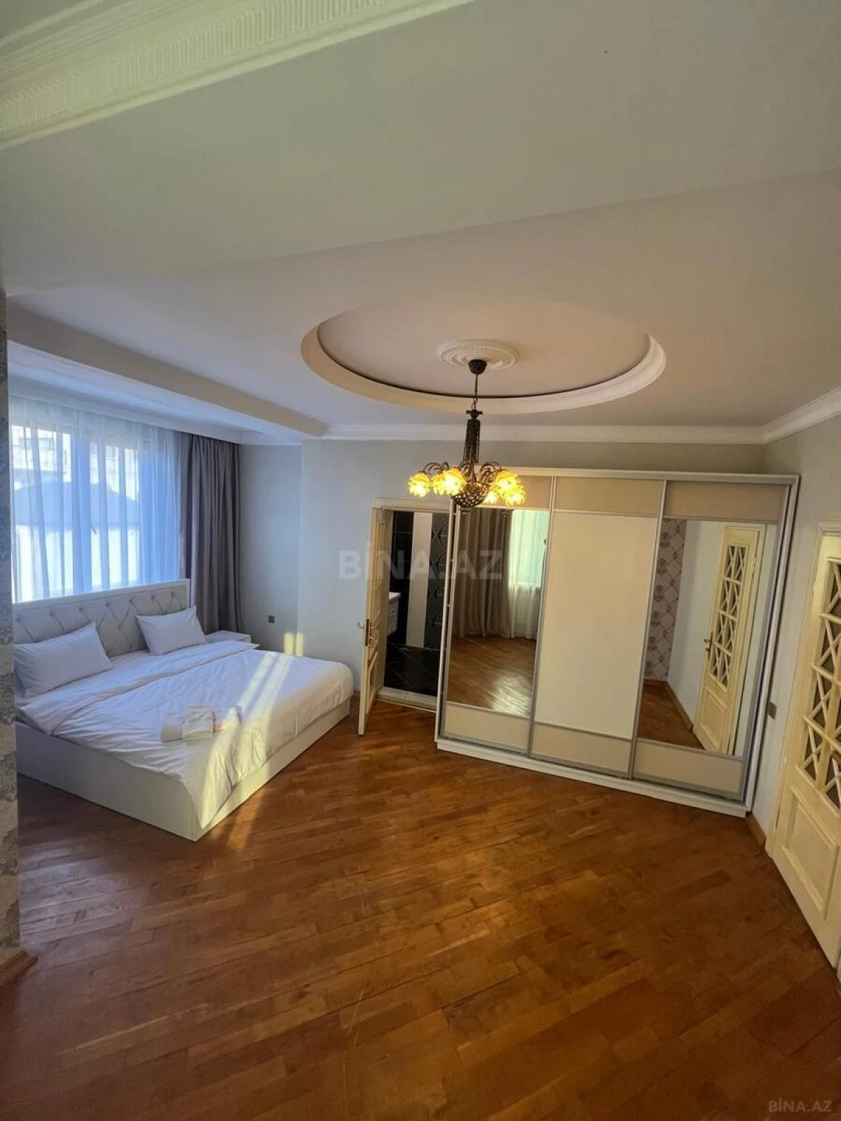Satılır 9 otaqlı həyət evi 800 m²
