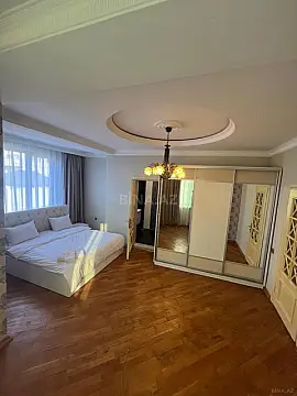 Satılır 9 otaqlı həyət evi 800 m²
