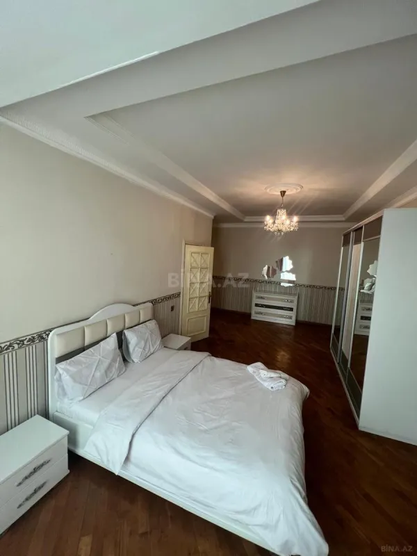 Satılır 9 otaqlı həyət evi 800 m²