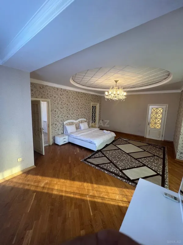 Satılır 9 otaqlı həyət evi 800 m²