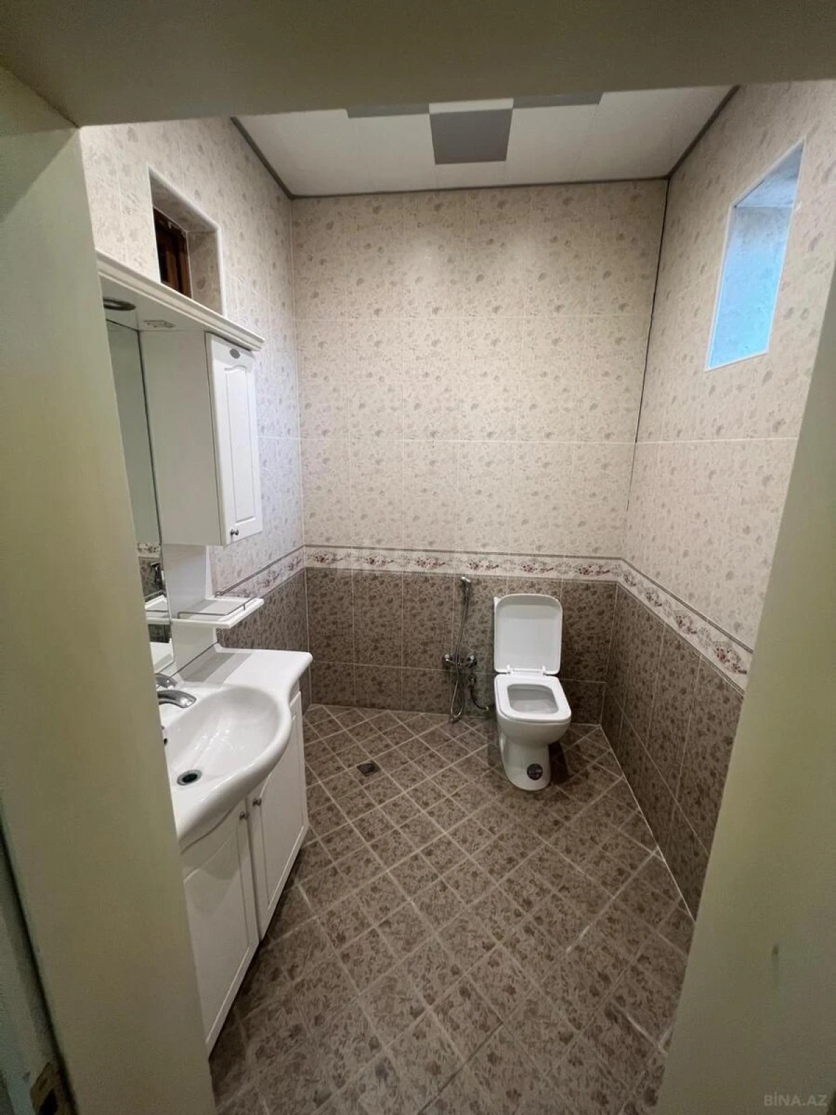 Satılır 9 otaqlı həyət evi 800 m²