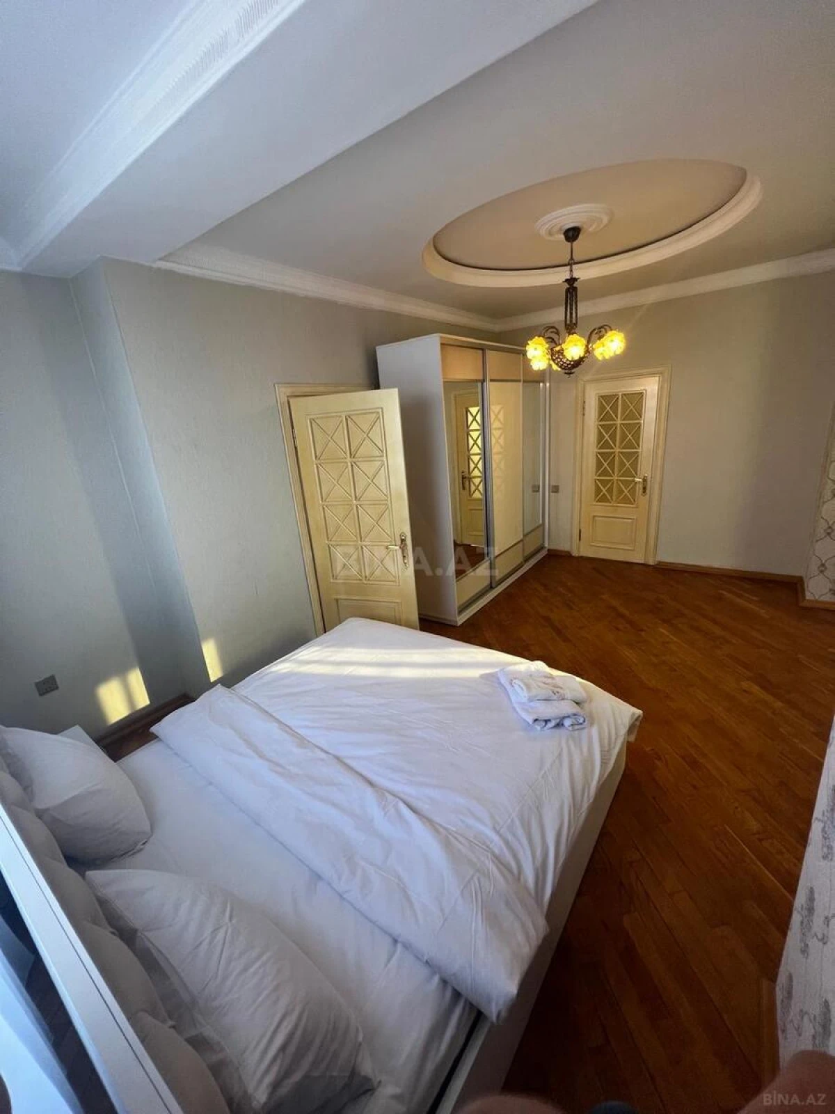 Satılır 9 otaqlı həyət evi 800 m²