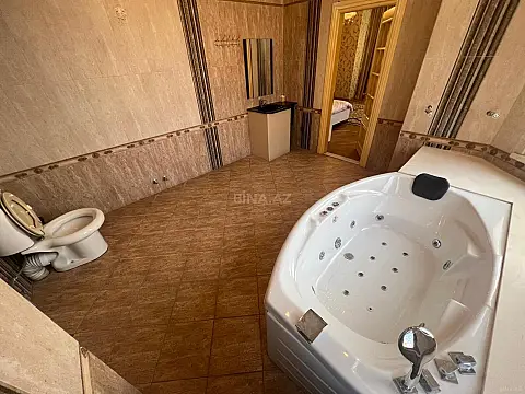 Satılır 9 otaqlı həyət evi 800 m²