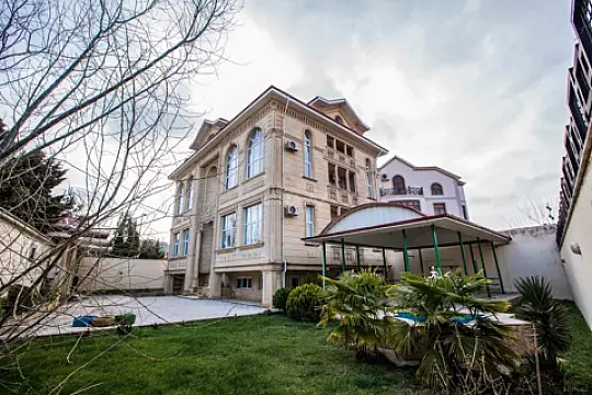 Satılır 9 otaqlı həyət evi 800 m² — Bakı, Badamdar 9 otaq 800.00 m²