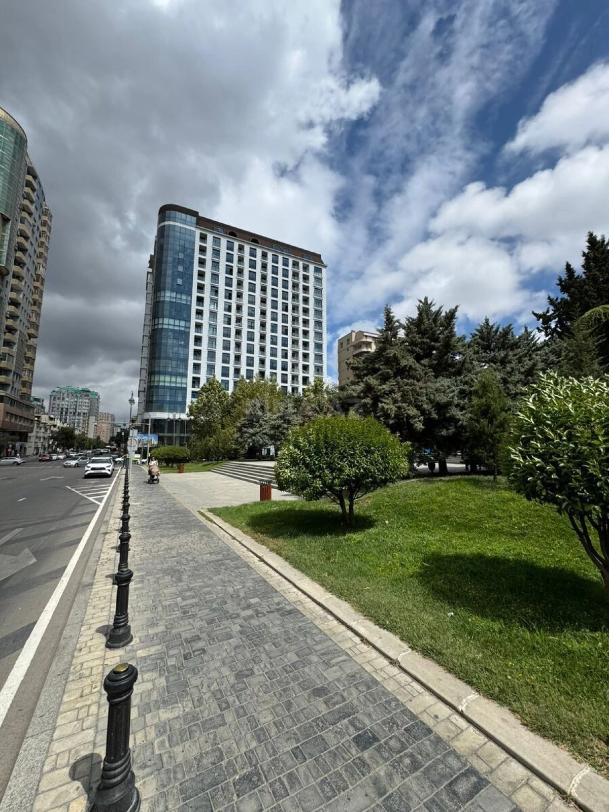 Satılır 2 otaqlı mənzil 94 m²