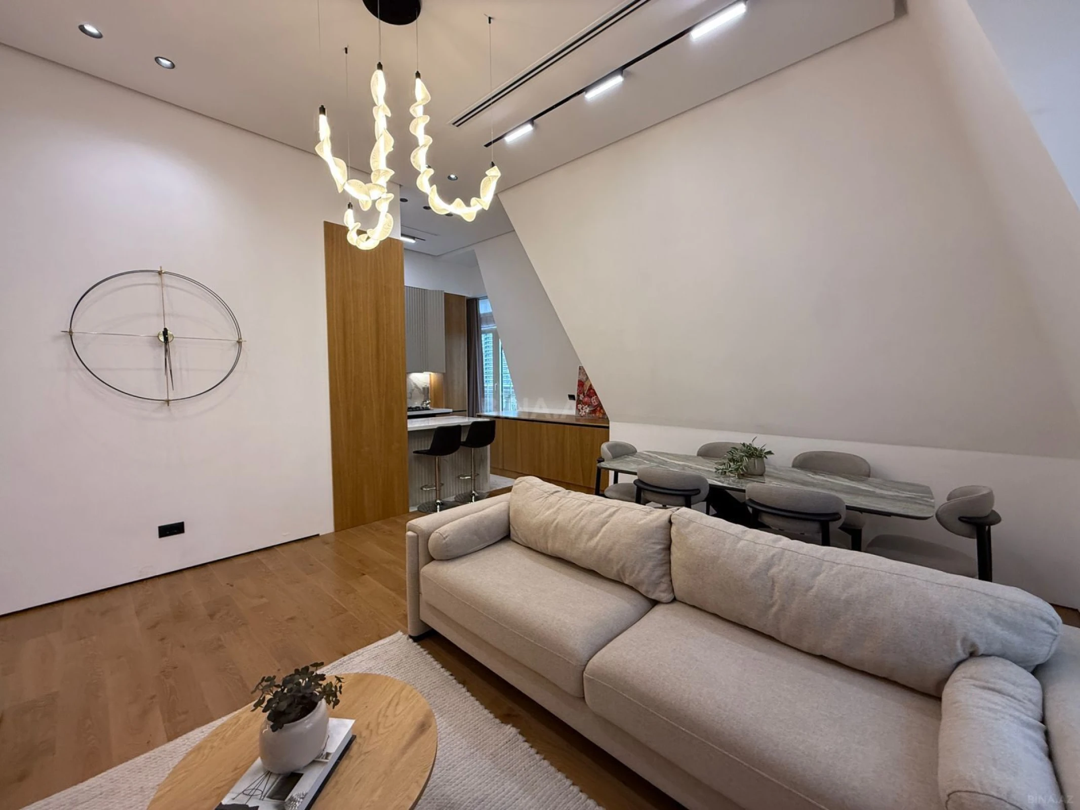 Satılır 2 otaqlı mənzil 62 m²