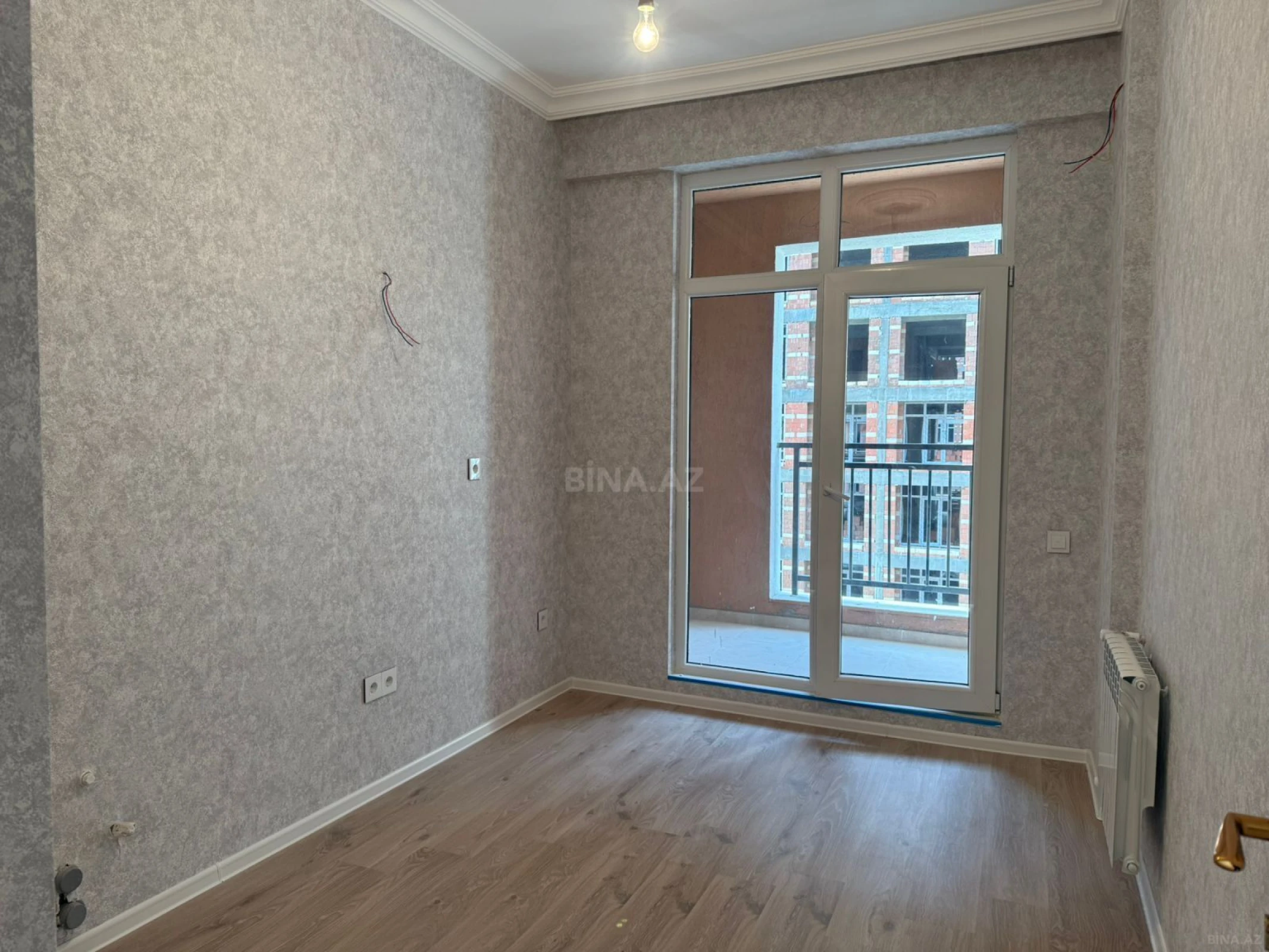 Satılır 2 otaqlı mənzil 92 m²