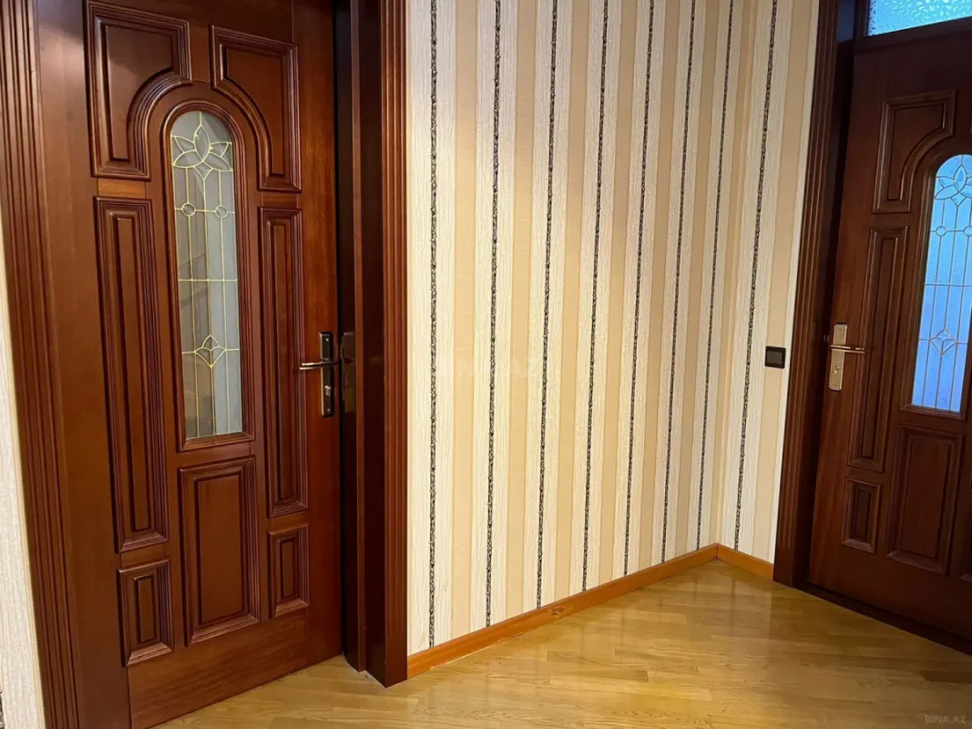 Satılır 6 otaqlı həyət evi 656 m²