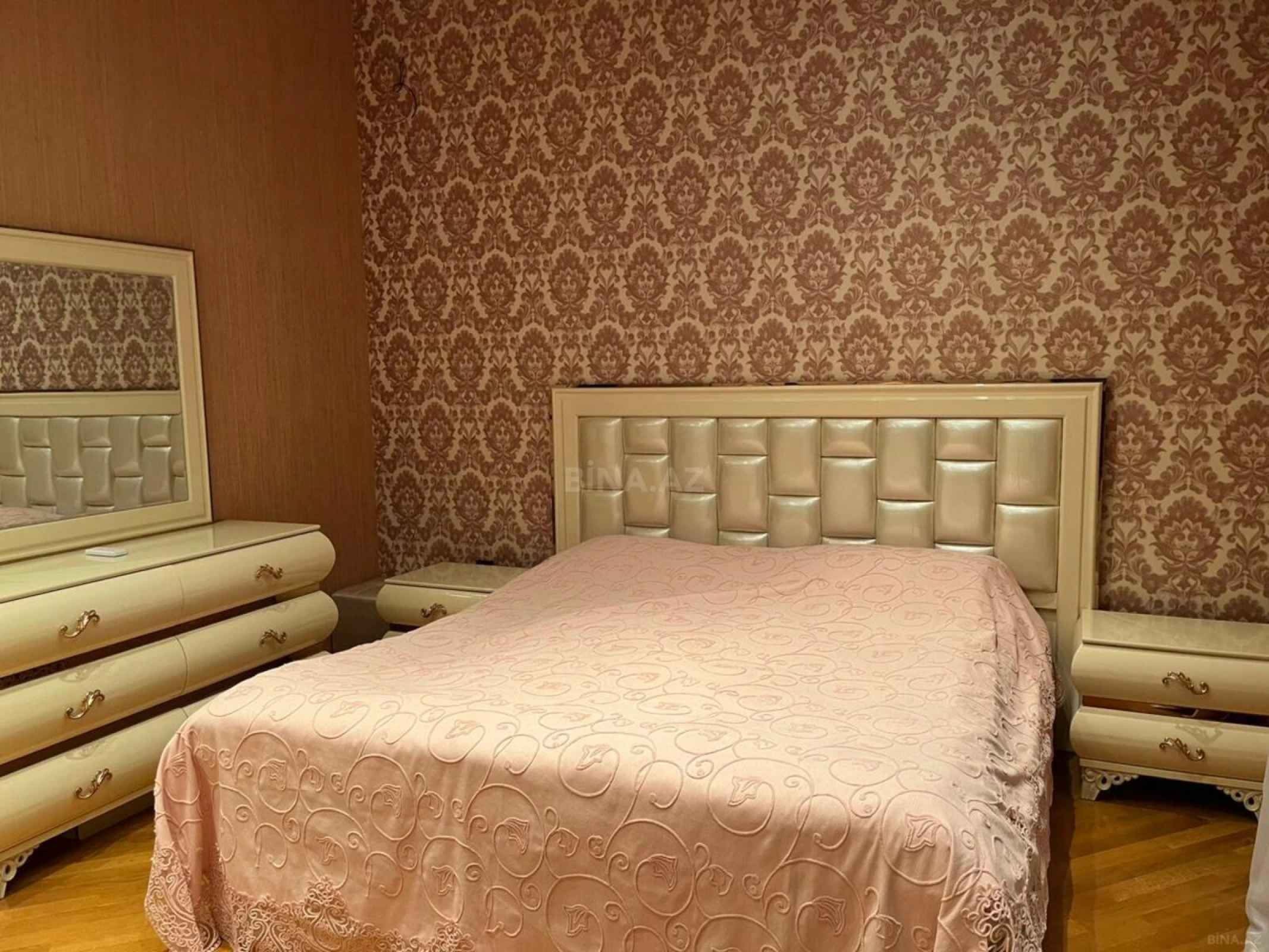 Satılır 6 otaqlı həyət evi 656 m²