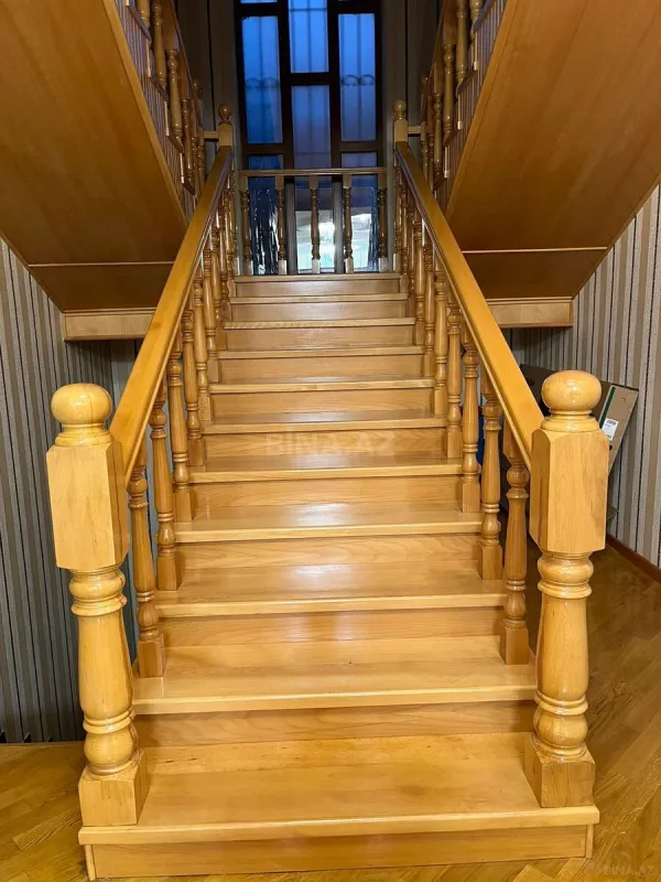 Satılır 6 otaqlı həyət evi 656 m²