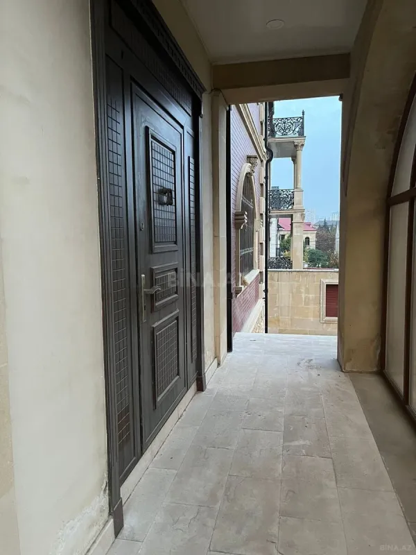 Satılır 6 otaqlı həyət evi 656 m²