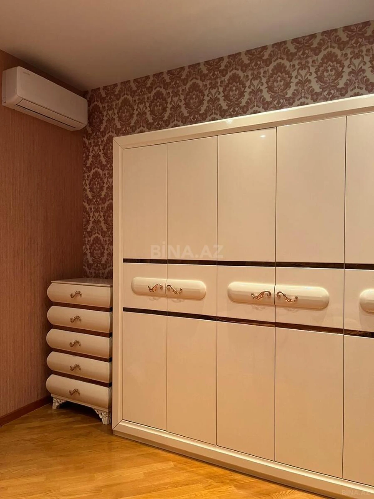 Satılır 6 otaqlı həyət evi 656 m²