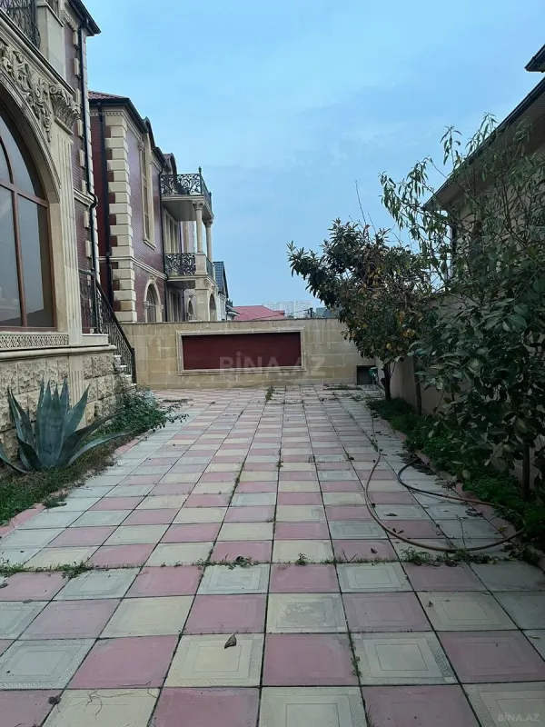 Satılır 6 otaqlı həyət evi 656 m²