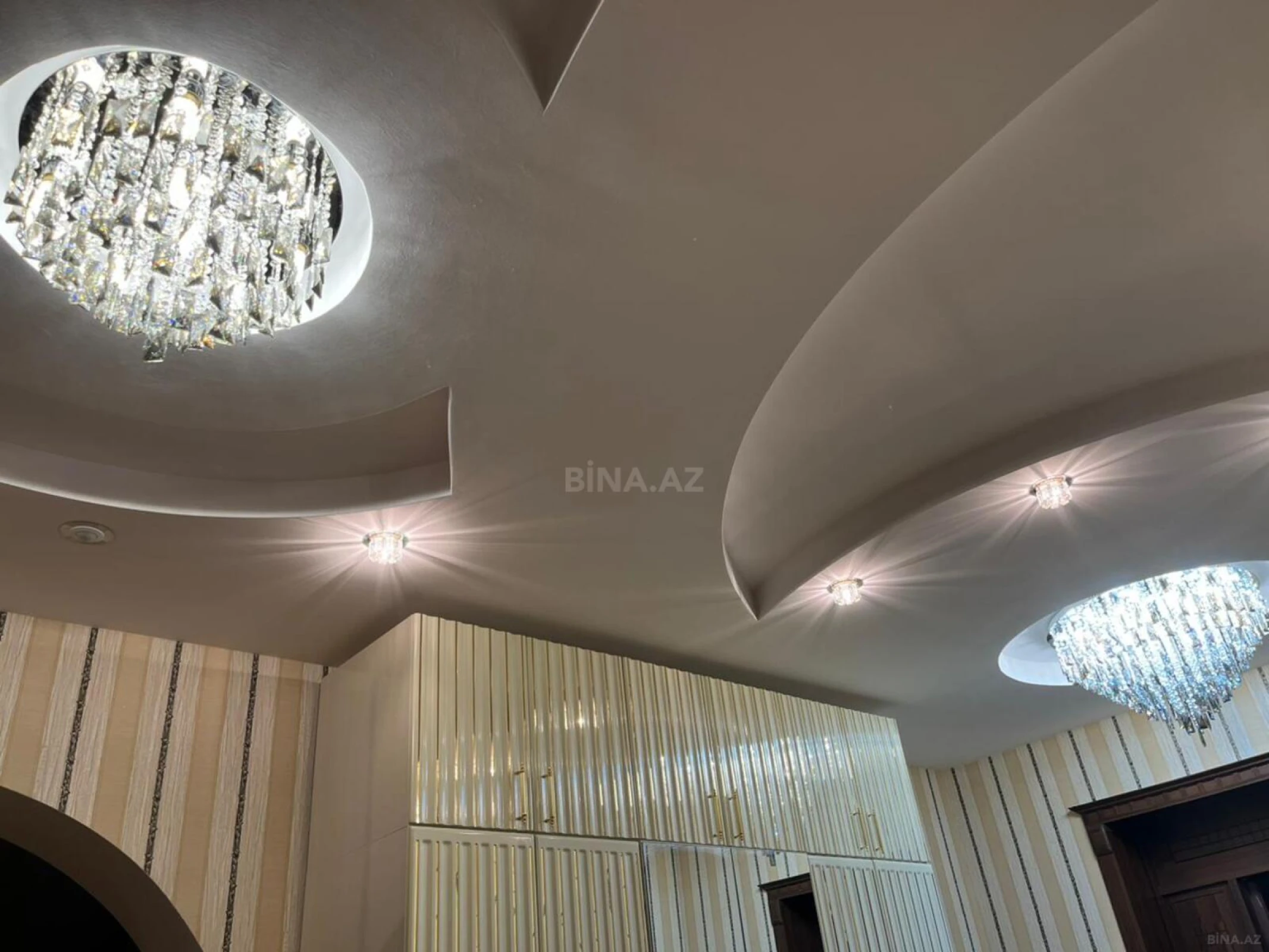 Satılır 6 otaqlı həyət evi 656 m²