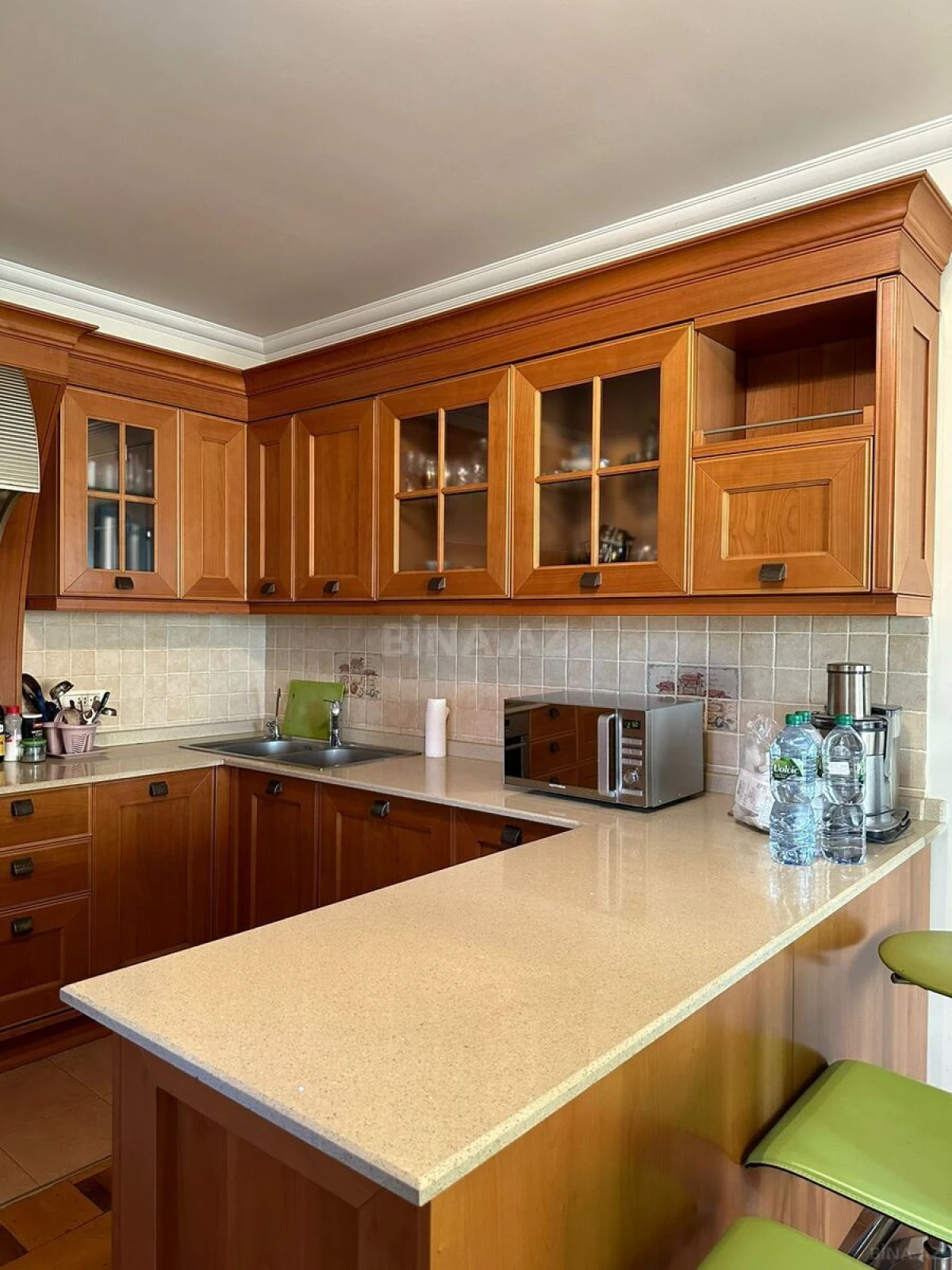 Kirayə verilir 15 otaqlı həyət evi 800 m²