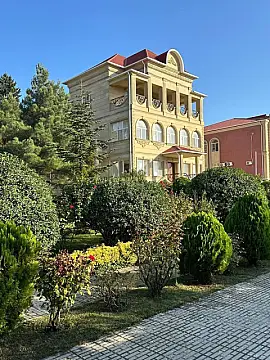 Kirayə verilir 15 otaqlı həyət evi 800 m² — Bakı, Badamdar 15 otaq 800.00 m²