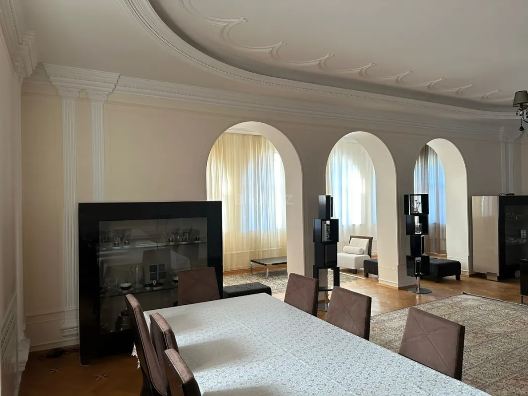 Kirayə verilir 15 otaqlı həyət evi 800 m²