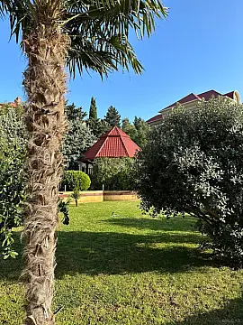 Kirayə verilir 15 otaqlı həyət evi 800 m²