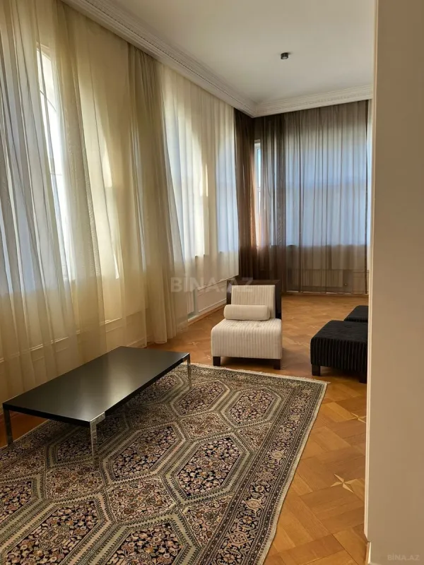 Kirayə verilir 15 otaqlı həyət evi 800 m²