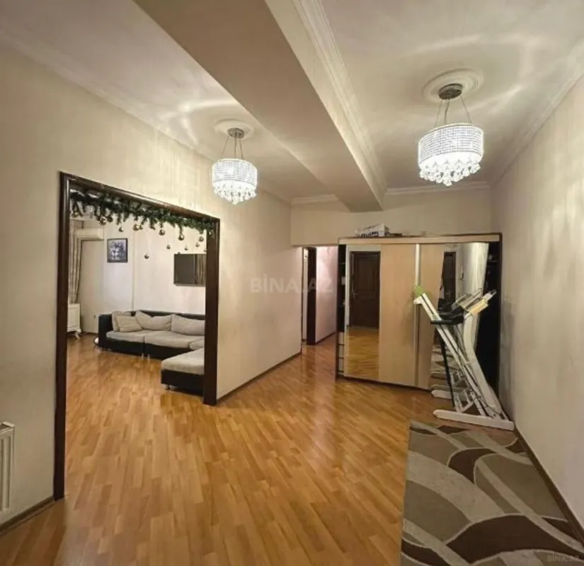 Satılır 3 otaqlı mənzil 128 m²