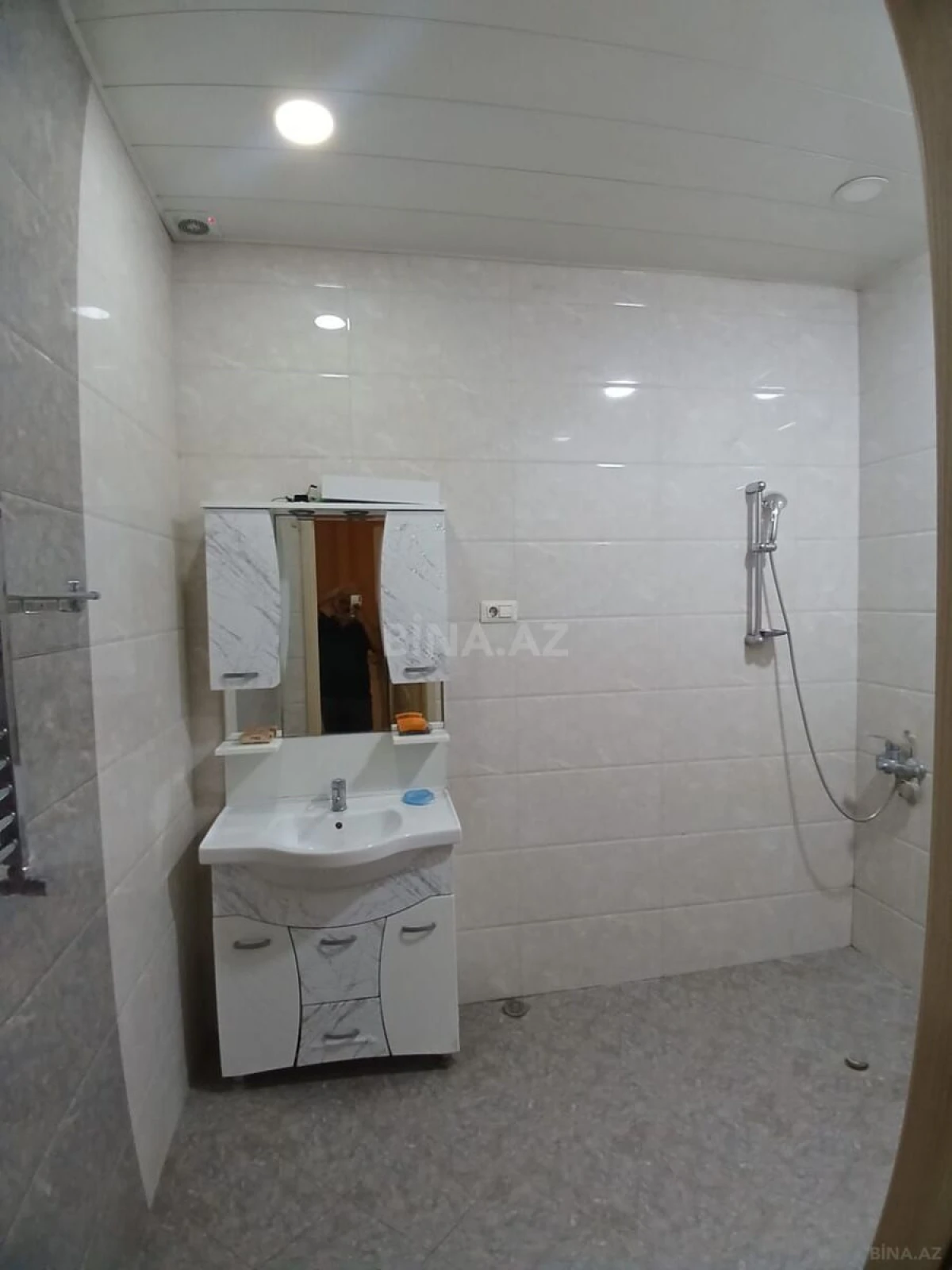 Kirayə verilir 3 otaqlı mənzil 130 m²