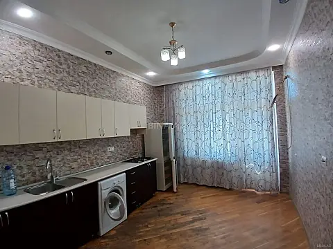 Kirayə verilir 3 otaqlı mənzil 130 m²