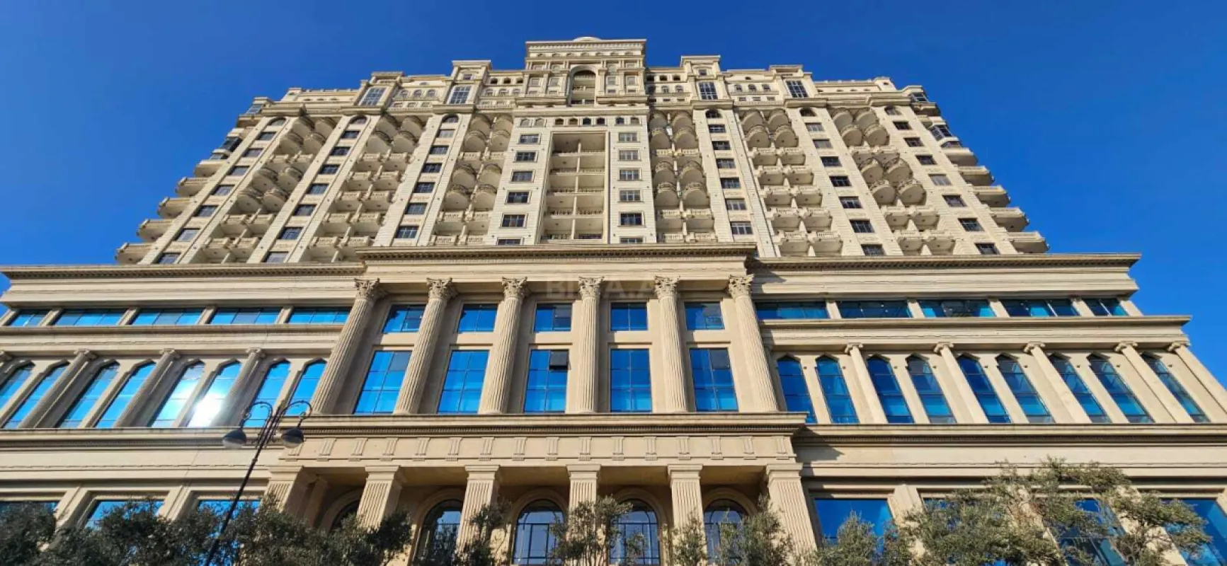 Satılır 4 otaqlı mənzil 153 m²