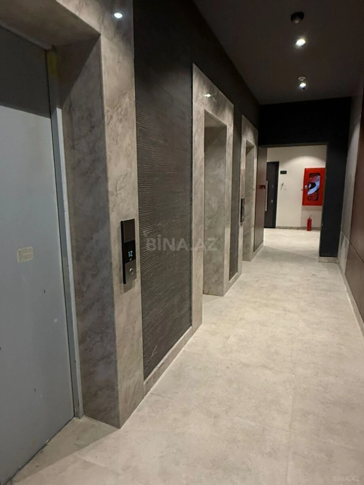 Satılır 3 otaqlı mənzil 124 m²