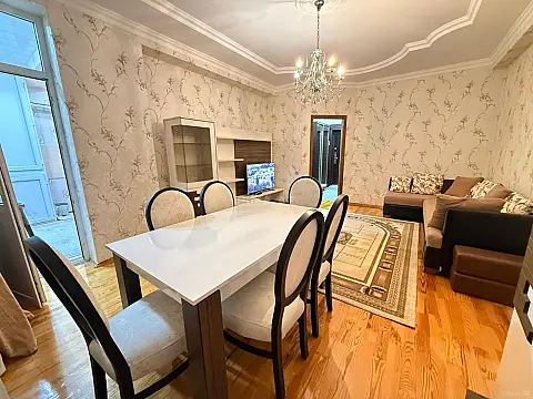 Kirayə verilir 2 otaqlı mənzil 100 m²