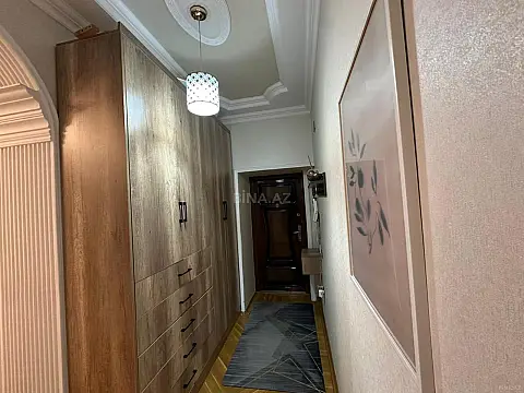 Satılır 4 otaqlı mənzil 180 m²