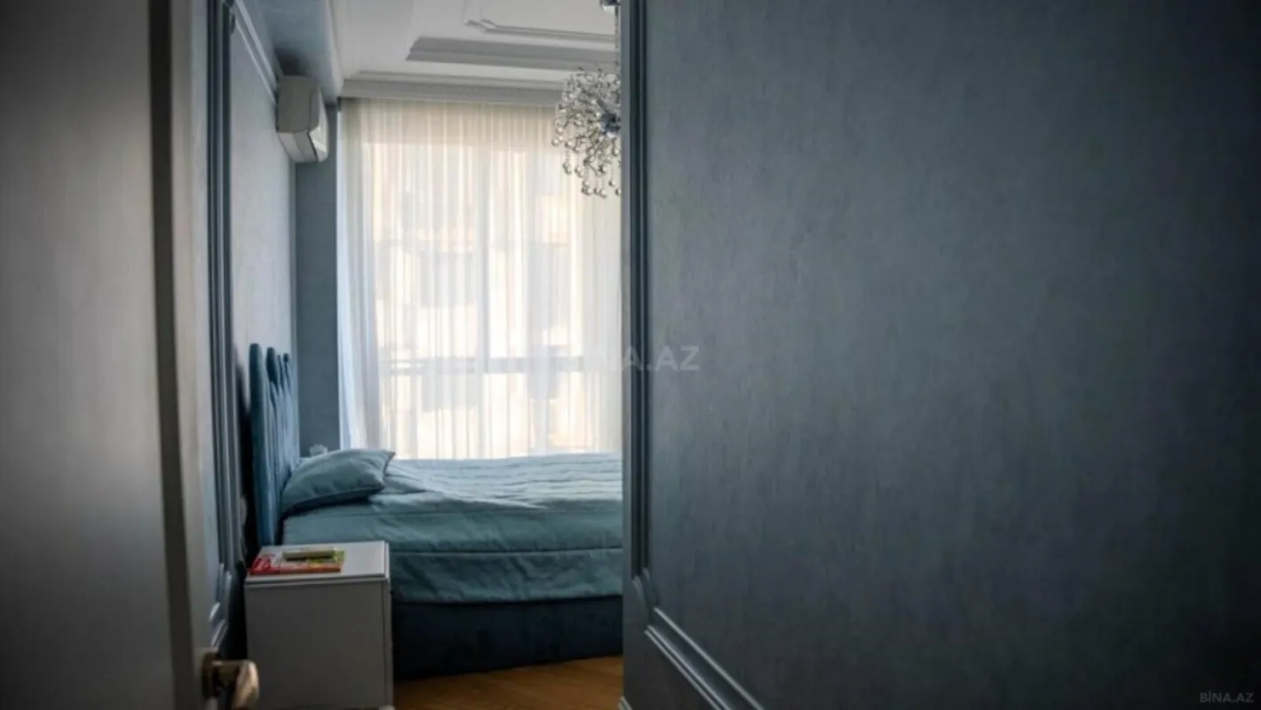 Satılır 5 otaqlı mənzil 225 m²