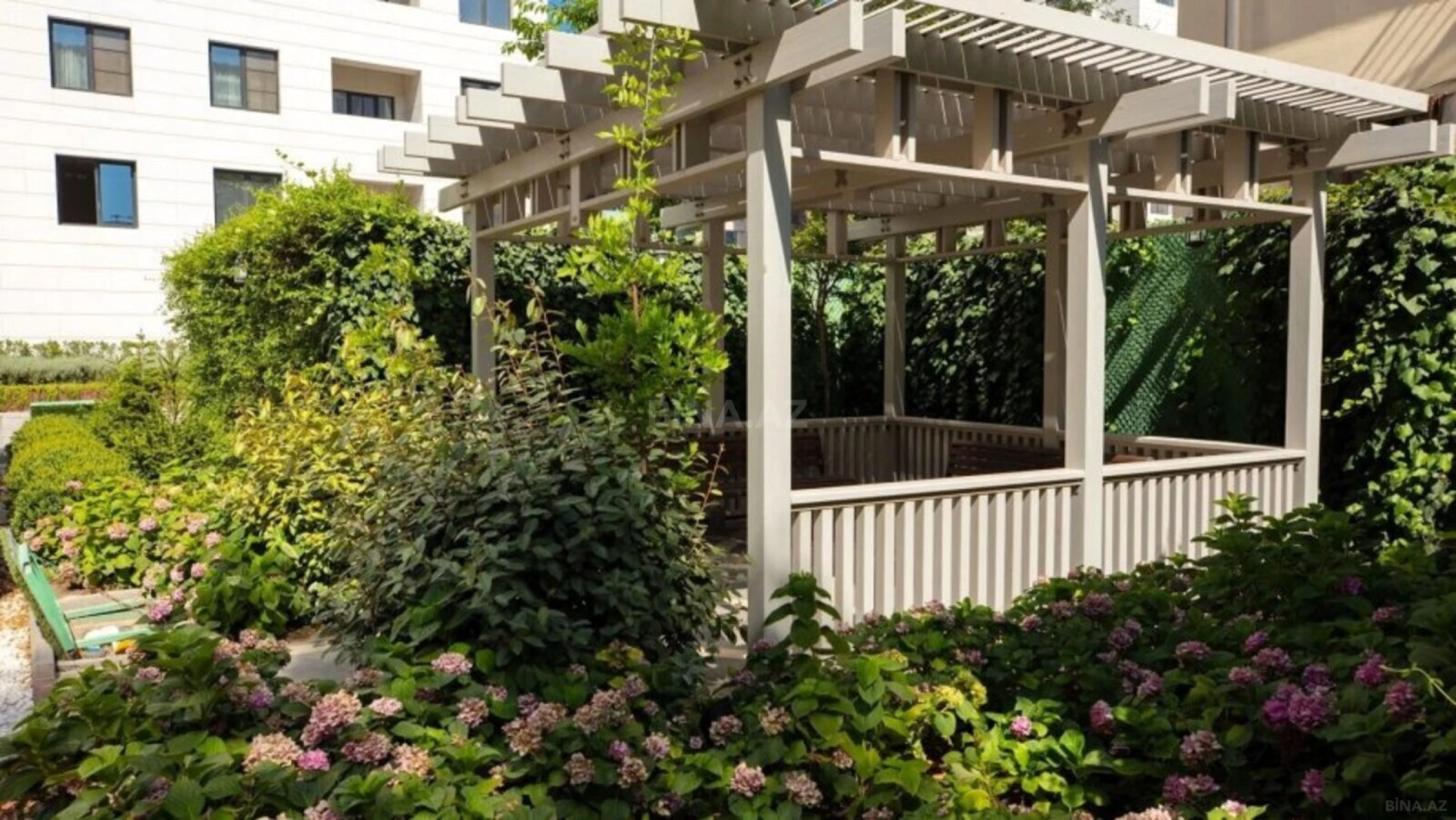 Satılır 5 otaqlı mənzil 225 m²