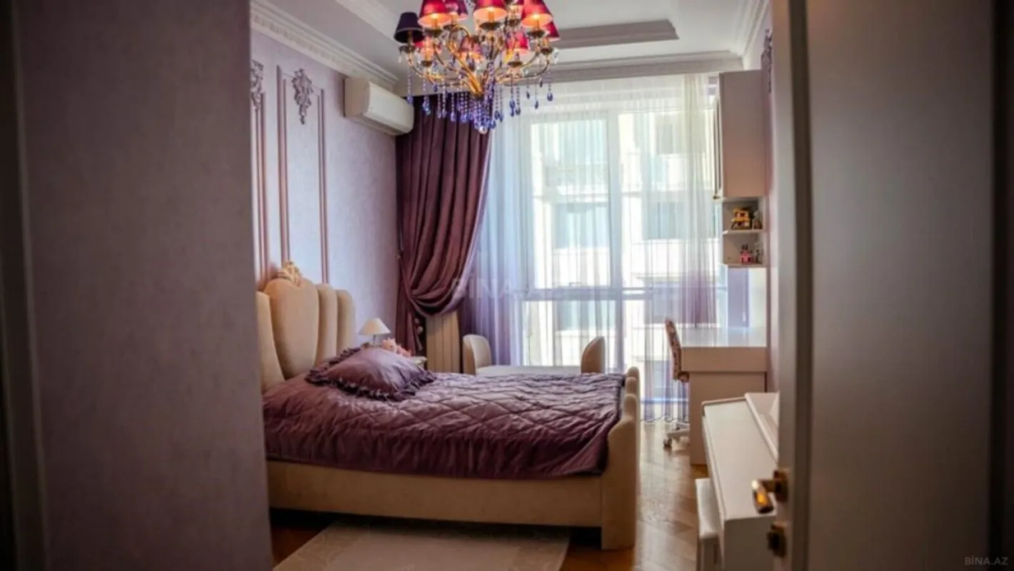 Satılır 5 otaqlı mənzil 225 m²