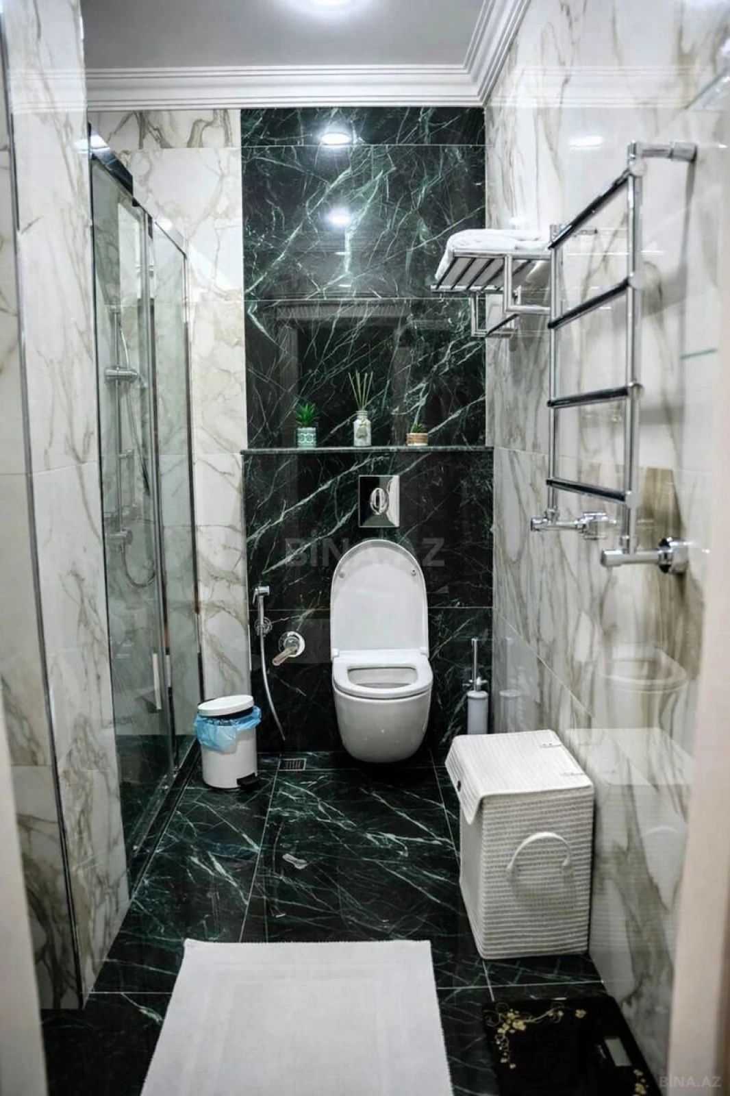 Satılır 5 otaqlı mənzil 225 m²